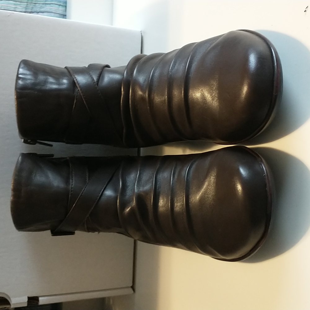 New leather Naturaliser booties